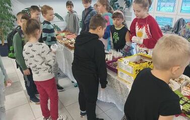 SKOwicze sprzedają słodkości
