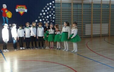 Występ uczni&oacute;w z klasy drugiej (8)