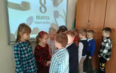 Dzień Kobiet w zer&oacute;wce 4
