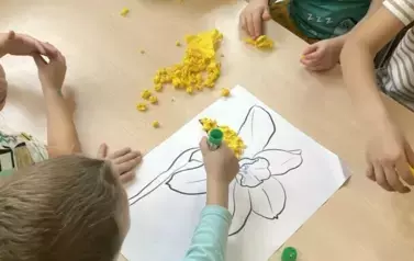 Praca plastyczna- narcyzy (8)