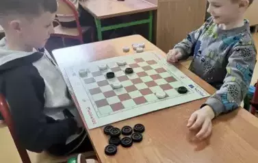 Warcabowa zabawa w Klasie Pierwszej (4)