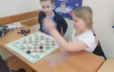 Warcabowa zabawa w Klasie Pierwszej (2)