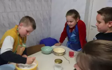 Przygotowanie deseru 23