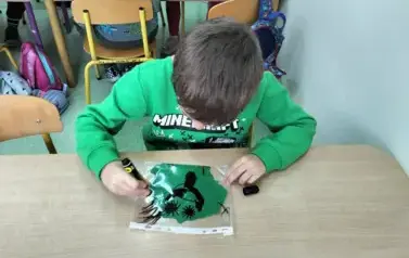 kolorowe emocje w zer&oacute;wce 18