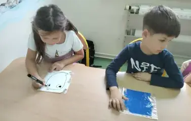 kolorowe emocje w zer&oacute;wce 13