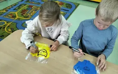 kolorowe emocje w zer&oacute;wce 12