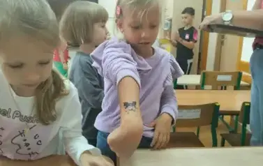 Uczniowie robią slimy (19)