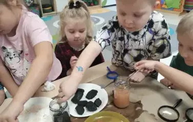 Zajączki poznają surowce mineralne Polski (21)