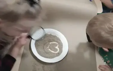 Zajączki poznają surowce mineralne Polski (16)