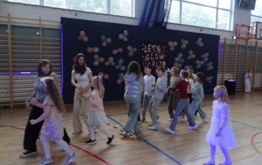 Dyskoteka klas 0-III (17)