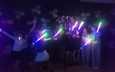 Dyskoteka fluo klas IV-VIII (26)