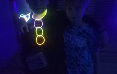 Dyskoteka fluo klas IV-VIII (20)