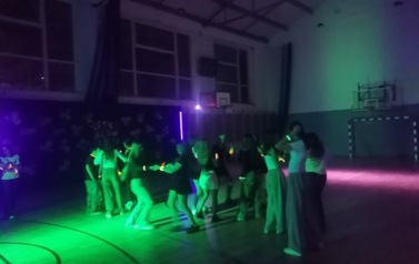 Dyskoteka fluo klas IV-VIII (19)