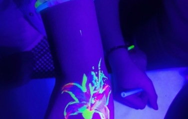 Dyskoteka fluo klas IV-VIII (18)