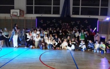 Dyskoteka fluo klas IV-VIII (9)