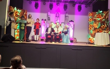 teatralna przygoda zer&oacute;wki i uczni&oacute;w klas I-III 5