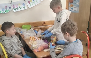 Robimy sałatkę owocową (13)