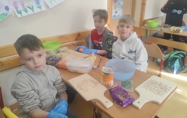 Robimy sałatkę owocową (7)