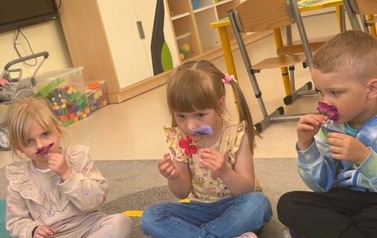 Wiosenne zabawy edukacyjne u Misi&oacute;w i Zajączk&oacute;w (29)