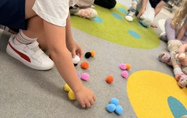 Wiosenne zabawy edukacyjne u Misi&oacute;w i Zajączk&oacute;w (12)