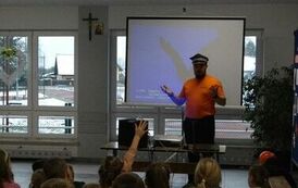 pan kolejarz prezentuje rogatywkę