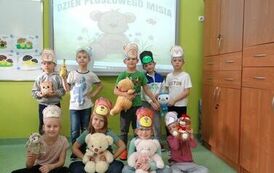 przedszkolaki z pluszakami