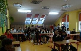 Spotkanie klasy 7 i klasy 8 z przedstawicielmi policji (2)