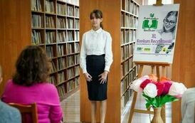 Julia Pawelczyk kl. VI- konkurs recytatorski