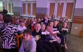 uczniowie klasy 3 przed przedsatwieniem