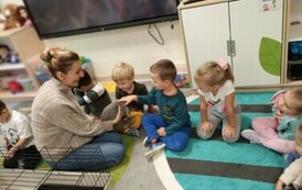 Kr&oacute;lik niezwykły gość w punkcie przedszkolnym (19)