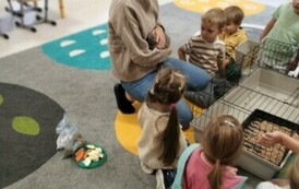 Kr&oacute;lik niezwykły gość w punkcie przedszkolnym (11)