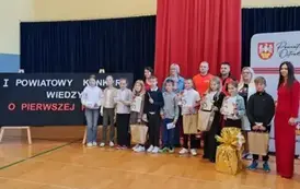 Uczniowie z nagrodami