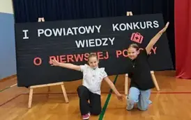 Dziewczynki na tle  hasła