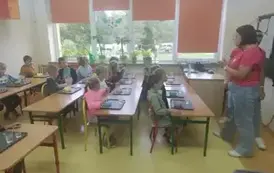 Uczniowie robią slimy (49)