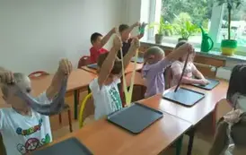 Uczniowie robią slimy (35)