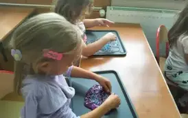 Uczniowie robią slimy (30)