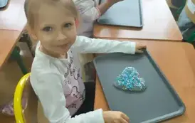 Uczniowie robią slimy (29)