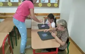 Uczniowie robią slimy (28)