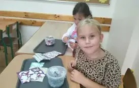 Uczniowie robią slimy (23)