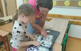 Uczniowie robią slimy (20)