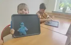 Uczniowie robią slimy (18)