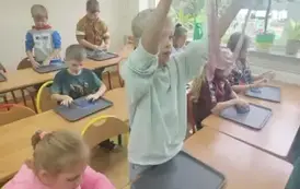 Uczniowie robią slimy (15)