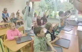 Uczniowie robią slimy (7)