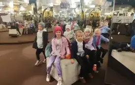 Uczniowie klas 1-4 na wycieczce (85)