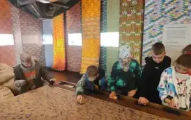 Uczniowie klas 1-4 na wycieczce (43)