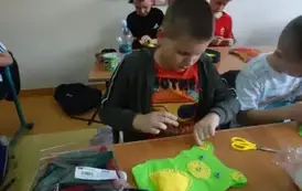 Uczniowie szyją misie 14