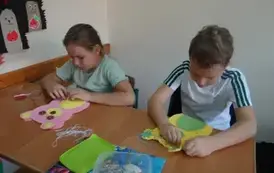 Uczniowie szyją misie 9