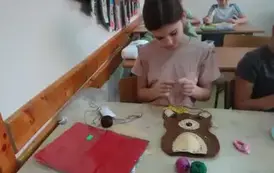Uczniowe szyją misie 4