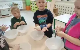 Zajączki poznają surowce mineralne Polski (13)