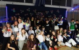 Dyskoteka fluo klas IV-VIII (11)